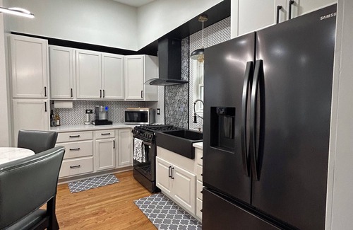 Des Plaines House | Welcome to your perfect getaway in our beautifully renovated home!