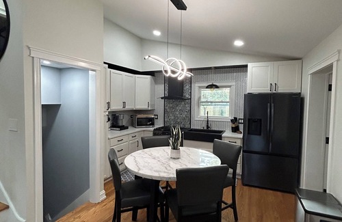Des Plaines House | Welcome to your perfect getaway in our beautifully renovated home!