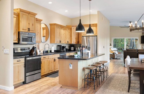 Highland Pines House | Welcome to your perfect forest retreat!