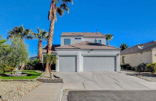 Sunrise Manor House | Welcome to your private oasis in the heart of Las Vegas!