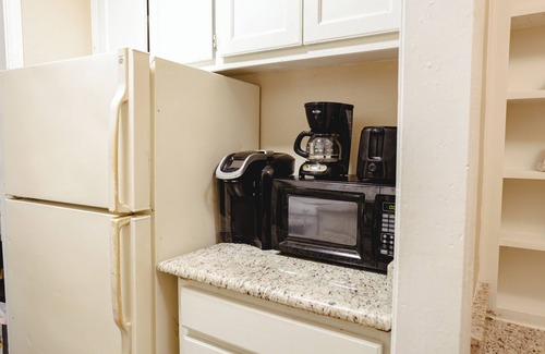 South Arlington Apartment | Welcome to Your Tranquil EscapenUnwind in this cozy and peaceful retreat