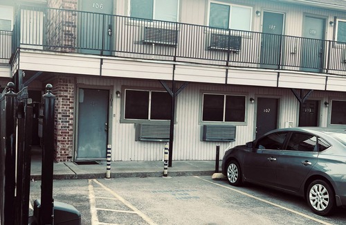 South Arlington Apartment | Welcome to Your Tranquil EscapenUnwind in this cozy and peaceful retreat