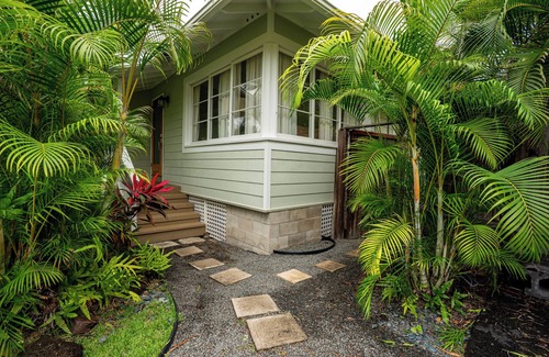 Waimanalo House | Welcome to your Waimanalo retreat! Steps from one of Oahu's most stunning, uncrowded beaches