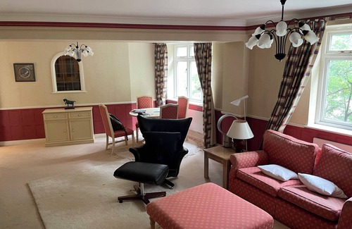 Castle Baynard Apartment | Welcoming 2-bedroom apartment with WiFi in vibrant London