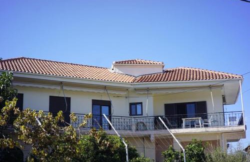 Igoumenitsa House | Welcoming 3 Bedroom Home in Perdika, Thesprotias