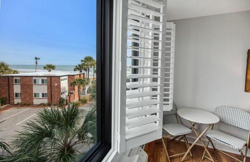 Litchfield by the Sea Apartment | Welcoming Adventure Resort View Lodge Room 3rd Flr