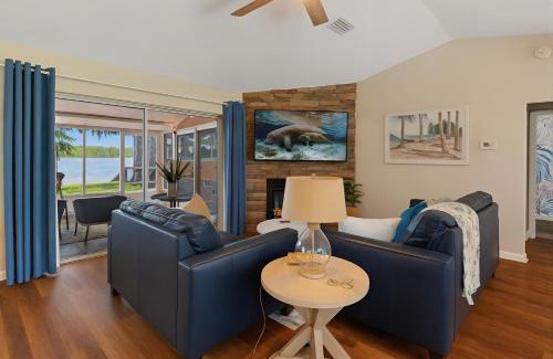 Crystal River House | Welcoming Little Blue Lakehouse in Crystal River