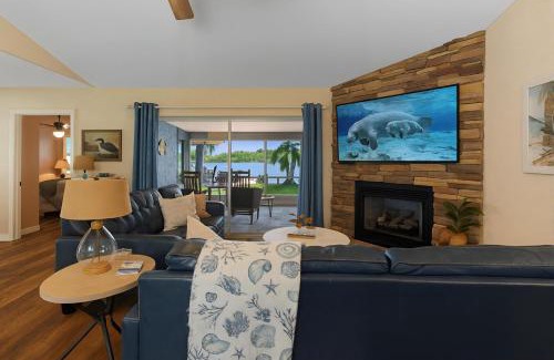 Crystal River House | Welcoming Little Blue Lakehouse in Crystal River