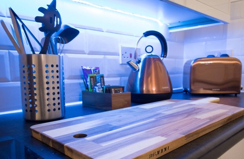 Salford Apartment | Welcoming, Spacious Ground Floor Apartment