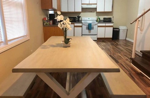 Chapel Hill House | ★ WelcomingTownhome★King Bed★ Long Term Stays★UNC★