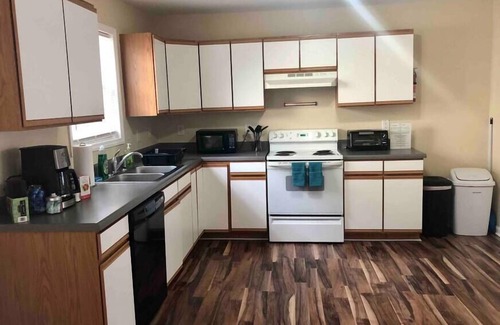 Chapel Hill House | ★ WelcomingTownhome★King Bed★ Long Term Stays★UNC★