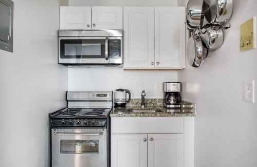 South Boston Apartment | Well-located South Boston 1BR on East Broadway, by Blueground