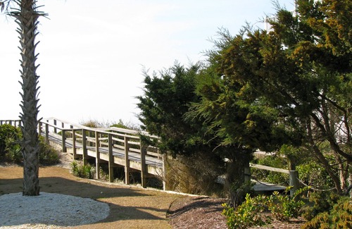 Emerald Isle Cottage | Well maintained 4 bed/4 bath house in quiet area