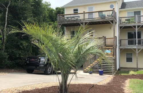 Emerald Isle Cottage | Well maintained 4 bed/4 bath house in quiet area