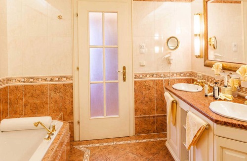 Maurach Resort | Wellnessresidenzsuite 75m² - The alpine power place - Alpenrose / Cocoon Lodge