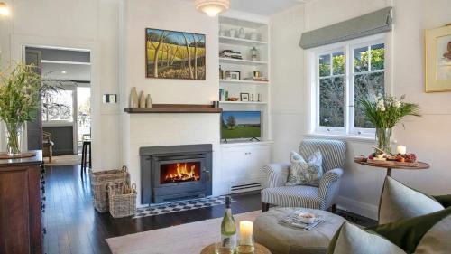 Burrawang House | Werona Cottage - enchanting home