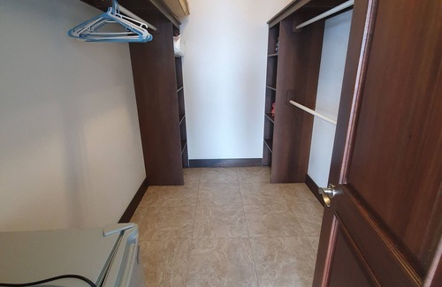 Lighthouse Estates Apartment | West Bay Suite (King Suite)