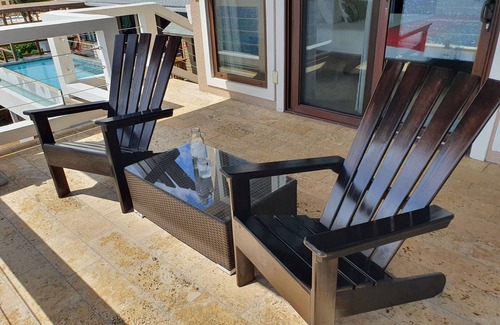 Lighthouse Estates Apartment | West Bay Suite (King Suite)