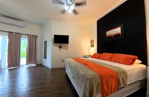 West End Hotel | West End Dive Resort