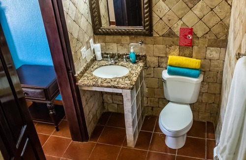 West End Hotel | West End Dive Resort