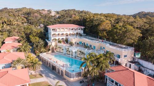 West End Hotel | West End Dive Resort