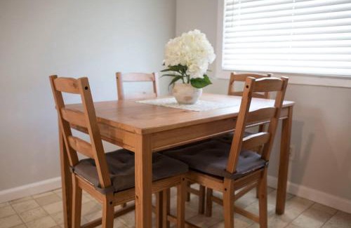 Santa Rosa House | West End Neighborhood Cottage