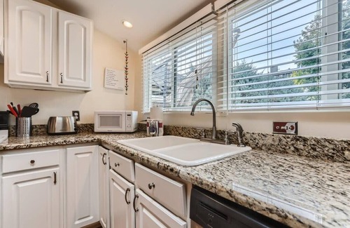 West Highland House | West Highland Bungalow/2BR w/Private Backyard