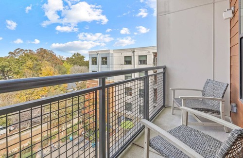 Downtown Decatur Apartment | West Home: New Apt in Decatur Square