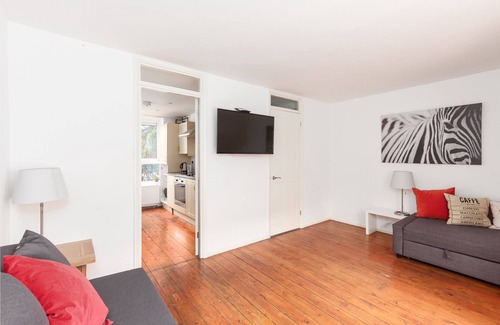 White City House | West London (Westfield) sleeps up to 6 people - Newly Refurbished