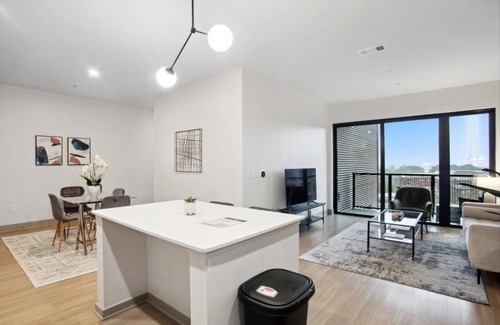 Home Park Apartment | West Midtown Penthouse 2 bdrm