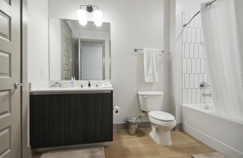 Home Park Apartment | West Midtown Penthouse 2 bdrm