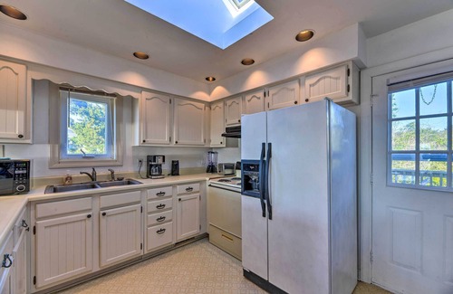 Emerald Isle Apartment | 'west of the Moon' Ocean Apt w/Beach Access!