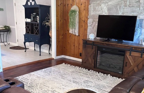 Northwest Pensacola House | West Pensacola BoHo! Centrally Located Home That Sleeps 10!