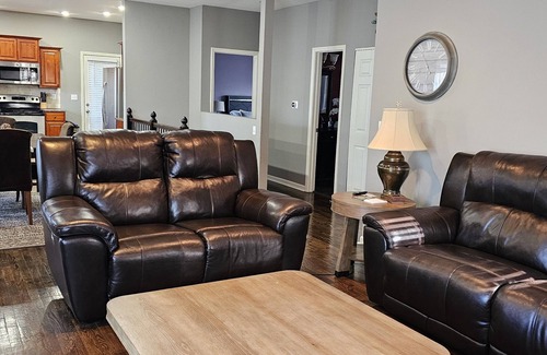 Shawnee House | West side of Kansas City Area, minutes from the Kansas Speedway.