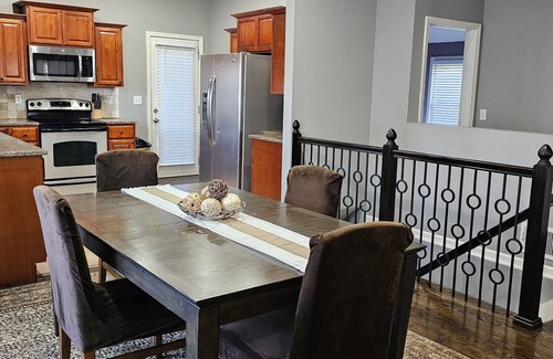 Shawnee House | West side of Kansas City Area, minutes from the Kansas Speedway.