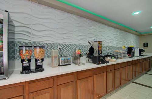 Centerville Hotel | Westbridge Inn and Suites