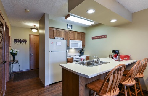 Notch Estates Cabin | Westcreek Ranch @ Notch - NO Stairs! 2 Pools, Fishing Lake, 1 Mile to Sdc!