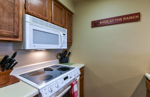 Notch Estates Cabin | Westcreek Ranch @ Notch - NO Stairs! 2 Pools, Fishing Lake, 1 Mile to Sdc!