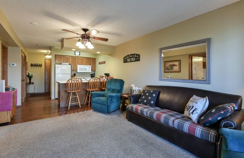 Notch Estates Cabin | Westcreek Ranch @ Notch - NO Stairs! 2 Pools, Fishing Lake, 1 Mile to Sdc!