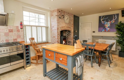 Minehead Cottage | WESTHOLME LODGE, pet friendly, character holiday cottage in Minehead
