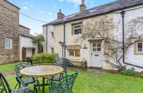 Fourstones Near Bentham House | Westside Cottage, Newby, Clapham, Yorkshire Dales National Park, Famous Three Peaks, Near The Lake District, Pets are Welcome