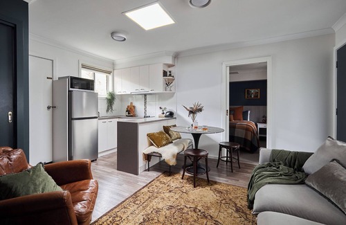 Bright Apartment | Westwood Lodge Apartments