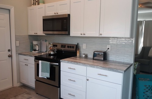 Port Richey House | "Wet Feet Retreat" Pool Home with Heated pool!