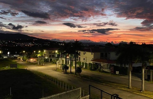 Heredia Apartment | [WFH-FiberOptic-Pets] Mindful-Stay@Plugged-In Home