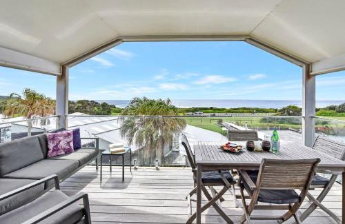 Caves Beach Villa | Whale Tales at Caves Beach Villas