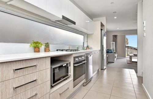 Caves Beach Villa | Whale Tales at Caves Beach Villas
