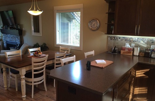 Regional District of Nanaimo Cottage | When You Stay at Hummingbird Cottage, Your Comfort is Our Priority
