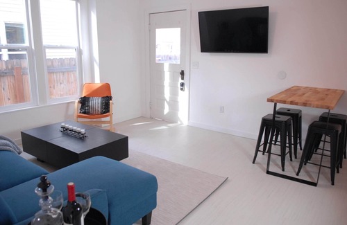 East End Apartment | Where east foothills meet downtown- Beautifully designed one bedroom apartment.