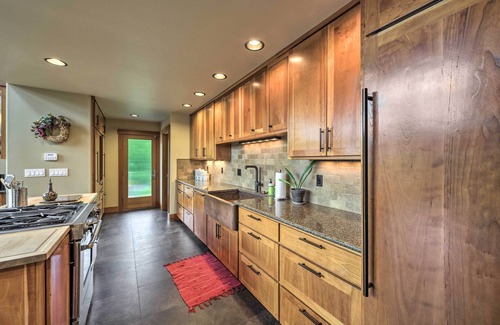 Freeland House | Whidbey Island Oasis w/Hot Tub & Cabana!