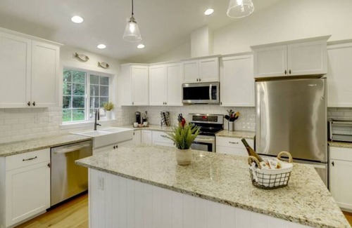 Freeland Villa | Whidbey Retreat, Peaceful & Private Getaway, Hot Tub, Fire Pit